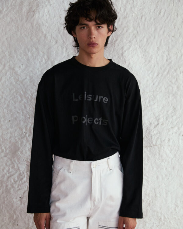 BLACK LEISURE LOGO TEE