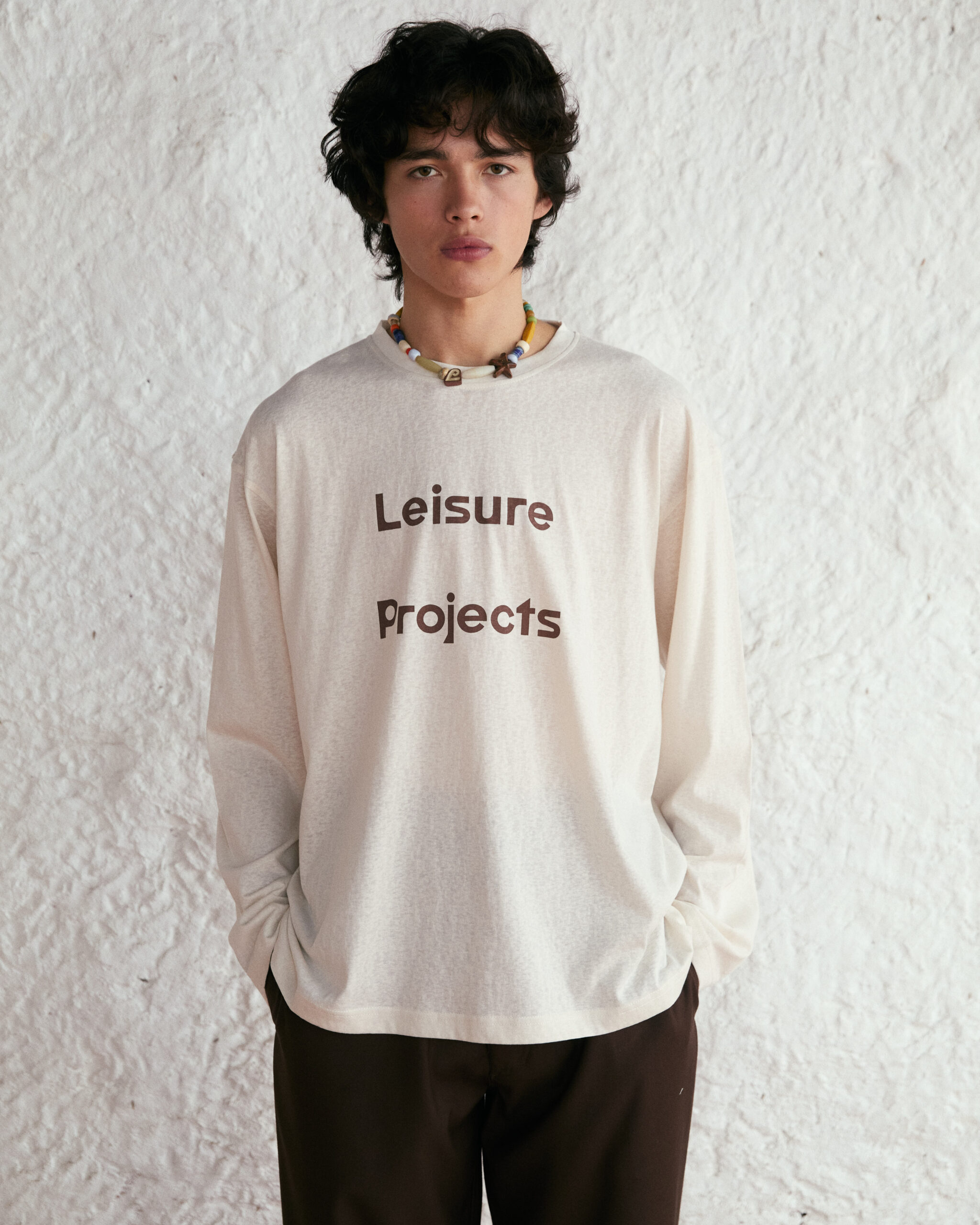 WHITE LEISURE LOGO TEE