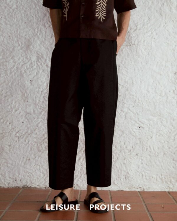 BLACK Pleated barrel pants